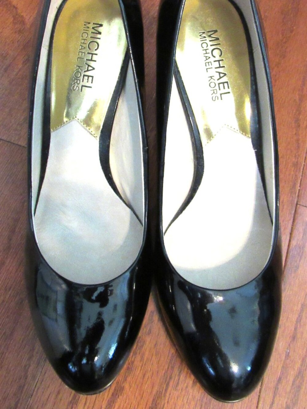 MICHAEL KORS BLACK PATENT LEATHER HEELS SZ 8